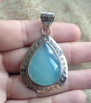 Zilveren hanger met druppelvorm aqua Chalcedoon